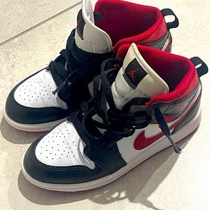 Jordan 1 size 1.5y